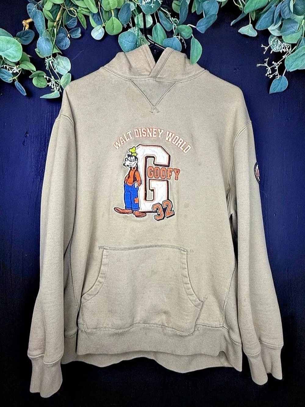 Walt Disney World Goofy 32 Goofy Graphic Hoodie Large